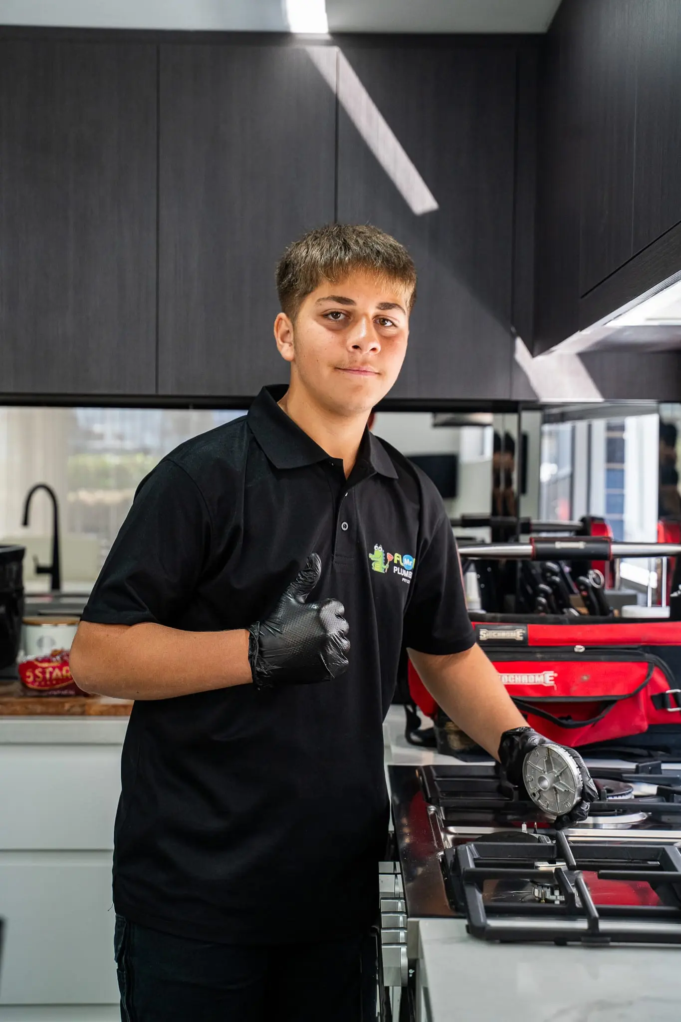 Mr Flow plumber giving a thumbs up after servicing a gas cooktop